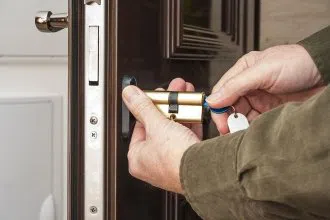 Miami 24/7 Locksmith Miami, FL 305-704-9595 - locksmith-near-me-prices